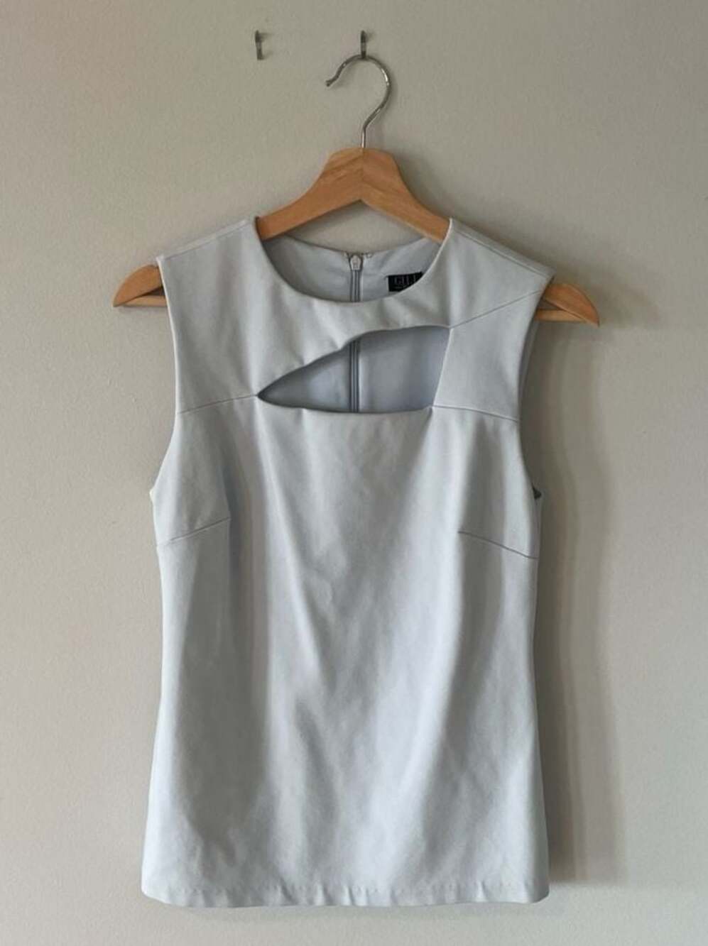 G.I.L.I. Got It Love It Pale Blue Sleeveless Cutout Keyhole Peplum Top Size 10